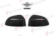 AUTHENTIC SOOQOO DRY CARBON FIBER SIDE MIRROR COVERS for BMW X7 G07 2019+
Set includes:

Side Mirror Covers
Material: Dry Carbon

NOTE: Professional installation is required.