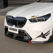 AUTHENTIC SOOQOO DRY CARBON FRONT BUMPER CENTER TRIM for BMW M5 G90 G99 2025+

Set includes:

Front Bumper Center Trim

Material: Prepreg Carbon

NOTE: Professional installation is required