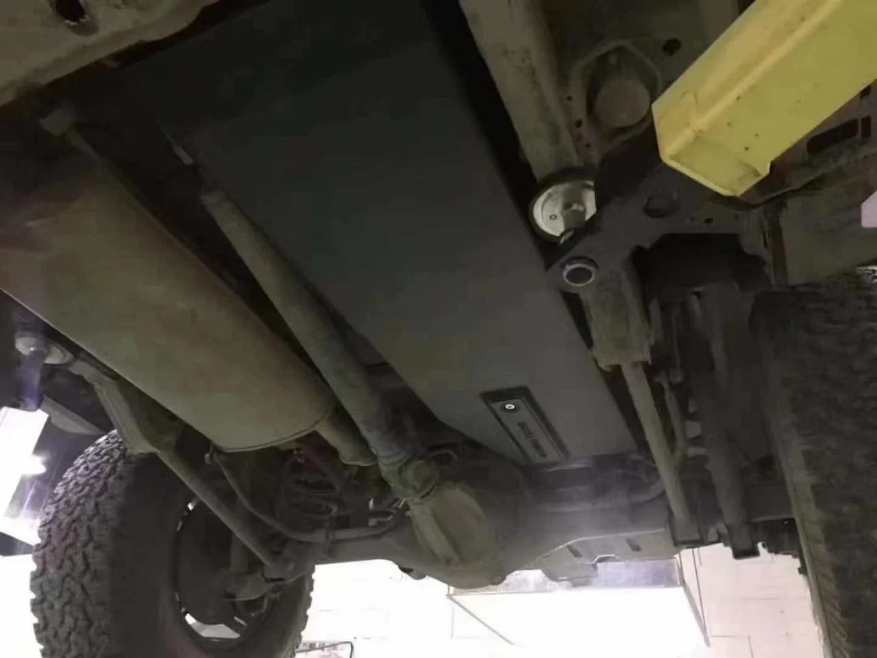 AUXILIARY FUEL GAS TANK for BAIC BJ40 2 2021+

Set includes:

Gas Fuel Tank
Fuel Pump
Installation Manual

Material: Steel

Tank Capacity: 40 litre (10.5 Gallon)

Note: Professional installation is required.