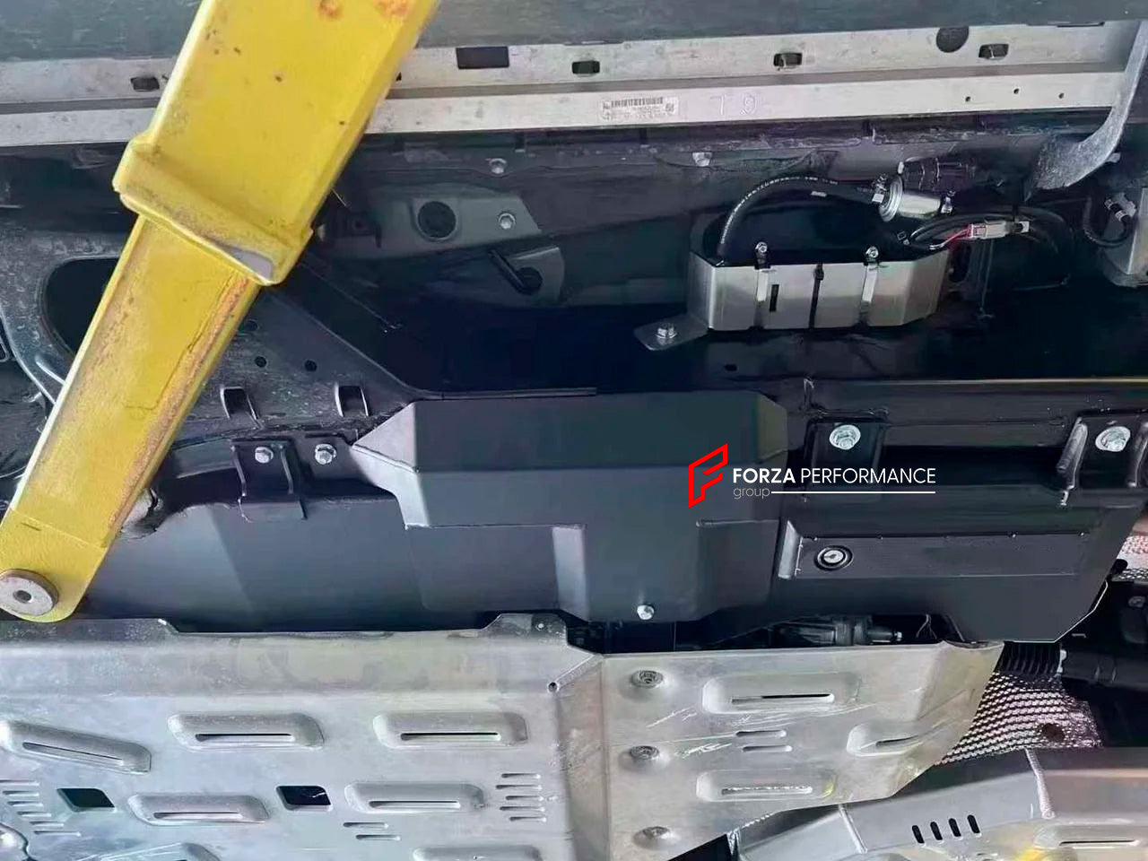 AUXILIARY FUEL GAS TANK for BAIC LEXUS GX550 J250 2023+

Set includes:

Gas Fuel Tank
Fuel Pump
Installation Manual

Material: Steel

Tank Capacity: 40 litre (10.5 Gallon)

Note: Professional installation is required.
