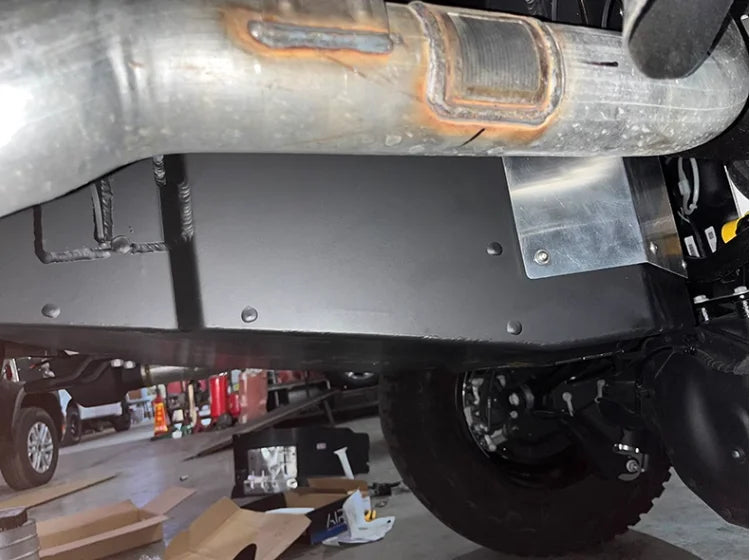 AUXILIARY FUEL GAS TANK for DODGE RAM 1500 TRX 2021+

Set includes:

Gas Fuel Tank
Fuel Pump
Installation Manual

Material: Steel

Tank Capacity: 184 litre (48.6 Gallon)

Note: Professional installation is required.