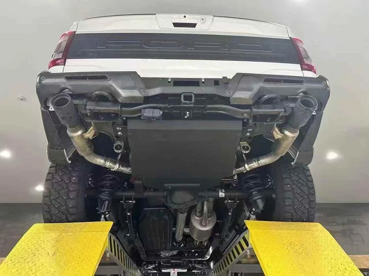 Auxiliary fuel tank for Ford F150 Raptor
