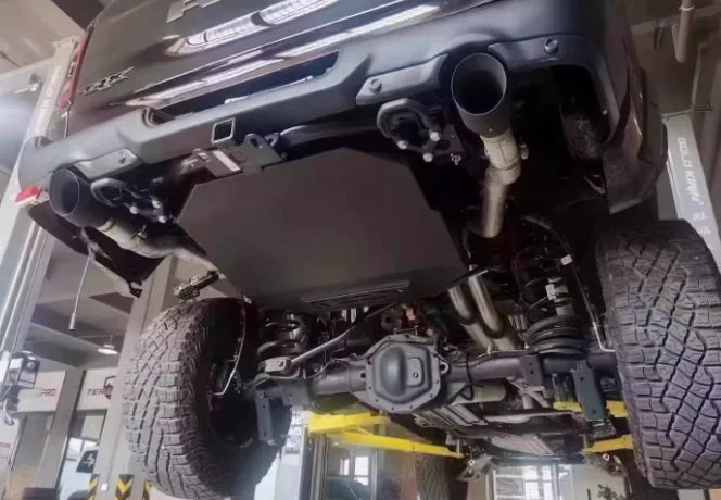AUXILIARY FUEL GAS TANK for FORD F150 RAPTOR XIV P702 2021 - 2024

Set includes:

Gas Fuel Tank
Fuel Pump
Installation Manual

Material: Steel

Tank Capacity: 137 litre (36.2 Gallon)

Note: Professional installation is required.