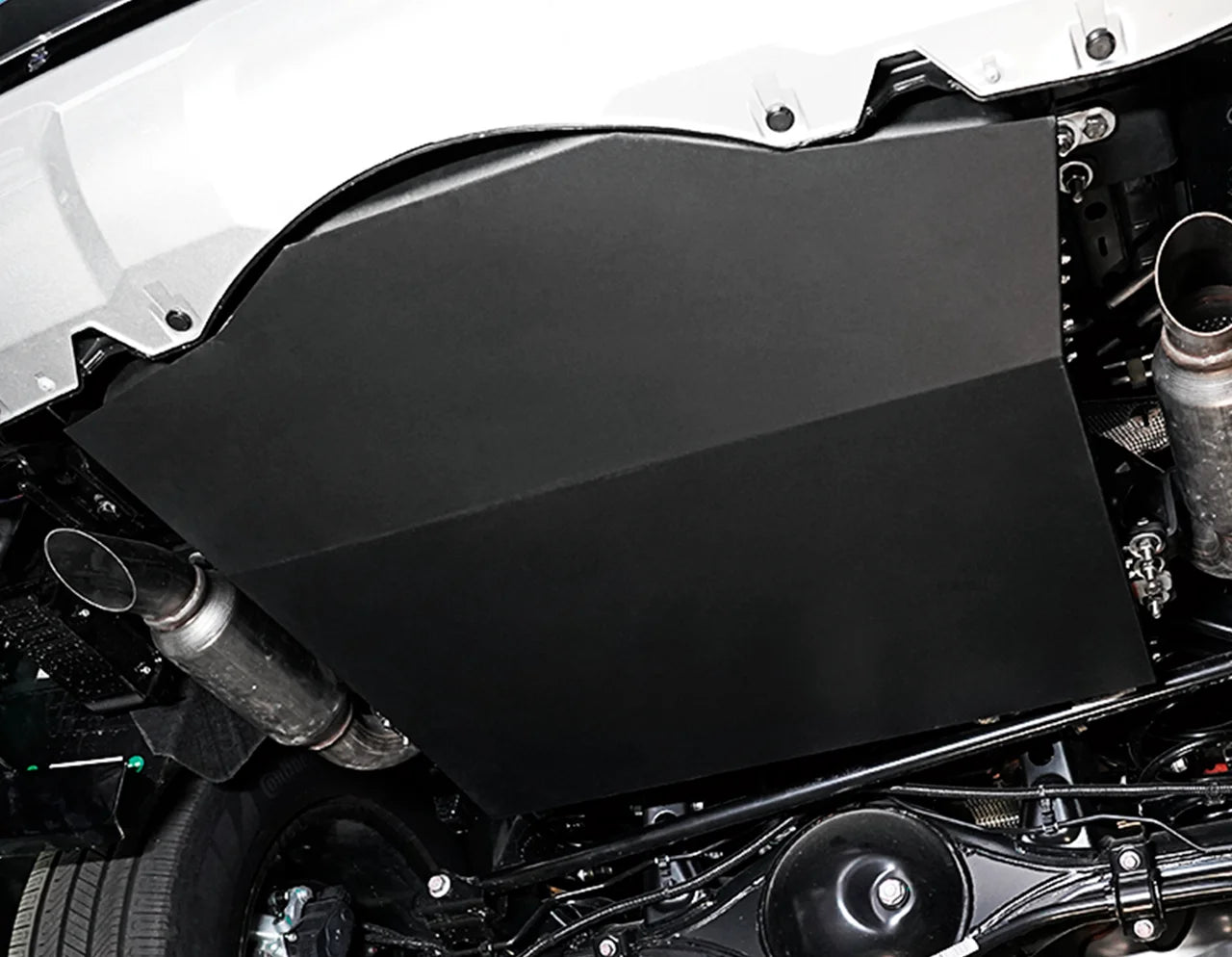AUXILIARY FUEL GAS TANK for GWM TANK 500 2022+

Set includes:

Gas Fuel Tank
Fuel Pump
Installation Manual

Material: Steel

Tank Capacity: 100 litre (26.41 Gallon)

Note: Professional installation is required.