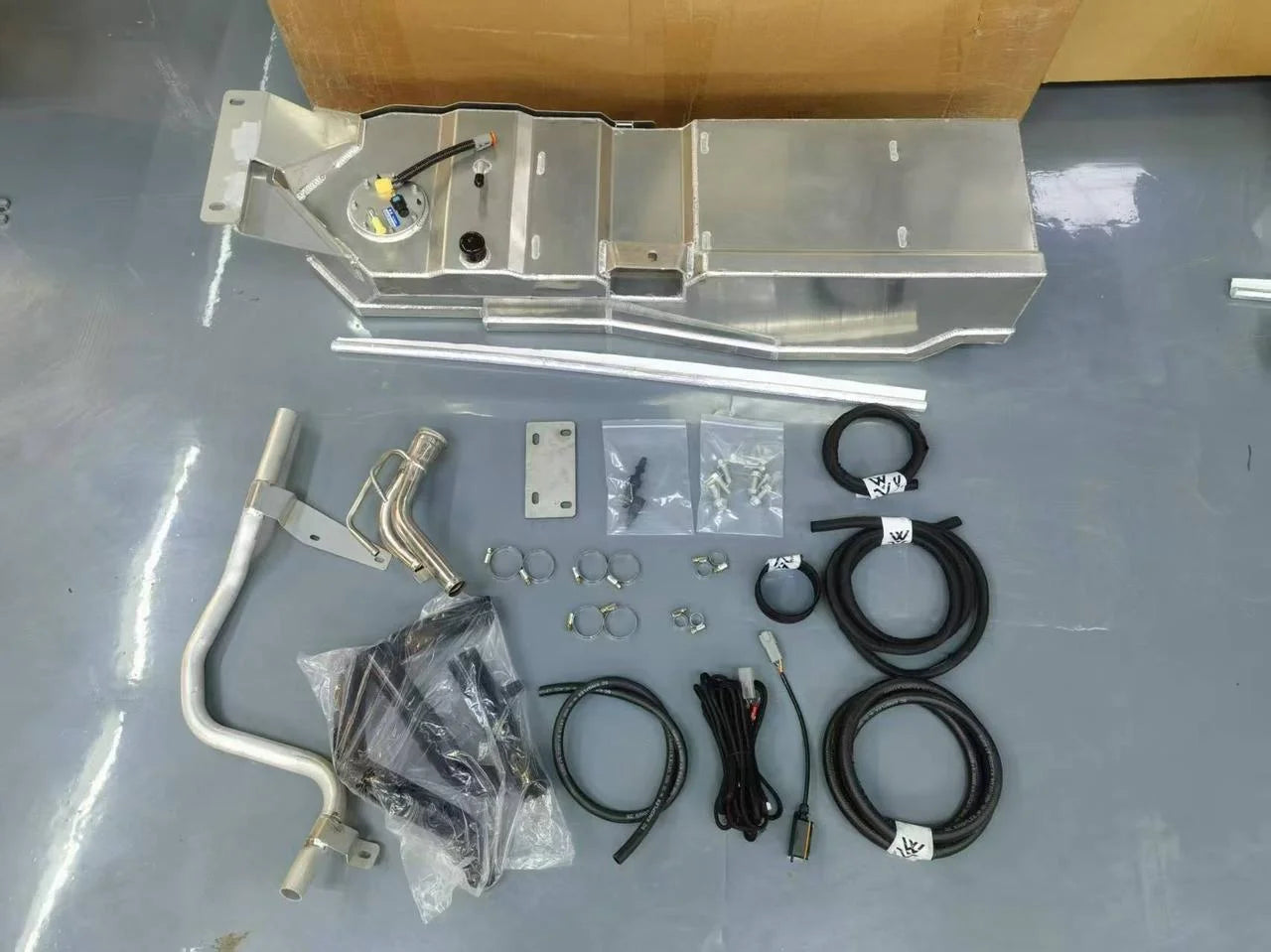 AUXILIARY FUEL GAS TANK for JEEP WRANGLER RUBICON 392 JL 2018+

Set includes:

Gas Fuel Tank
Fuel Pump

Installation Manual

Material: Steel

Tank Capacity: 59 litre (15.58 Gallon)

Note: Professional installation is required.

CONTACT US FOR PRICING