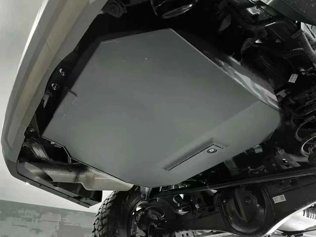 AUXILIARY FUEL GAS TANK for LEXUS GX550 OVERTRAIL 3.5 TWIN TURBO 2023+

Set includes:

Gas Fuel Tank
Fuel Pump
Installation Manual

Material: Steel

Tank Capacity: 100 litre (26.4 Gallon)

Note: Professional installation is required.