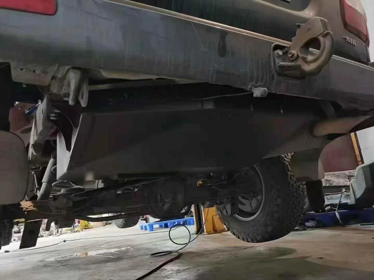 AUXILIARY FUEL GAS TANK for BAIC BJ40 2 2021+

Set includes:

Gas Fuel Tank
Fuel Pump
Installation Manual

Material: Steel

Tank Capacity: 100 litre (26.4 Gallon)

Note: Professional installation is required.