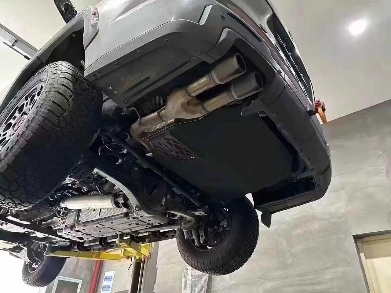 AUXILIARY FUEL GAS TANK for TOYOTA SEQUOIA XK80 2022+

Set includes:

Gas Fuel Tank
Fuel Pump
Installation Manual

Material: Steel

Tank Capacity:

TRD PRO: 122 litre (32.2 Gallon)
Other versions: 106 litre (28 Gallon)


Note: Professional installation is required.