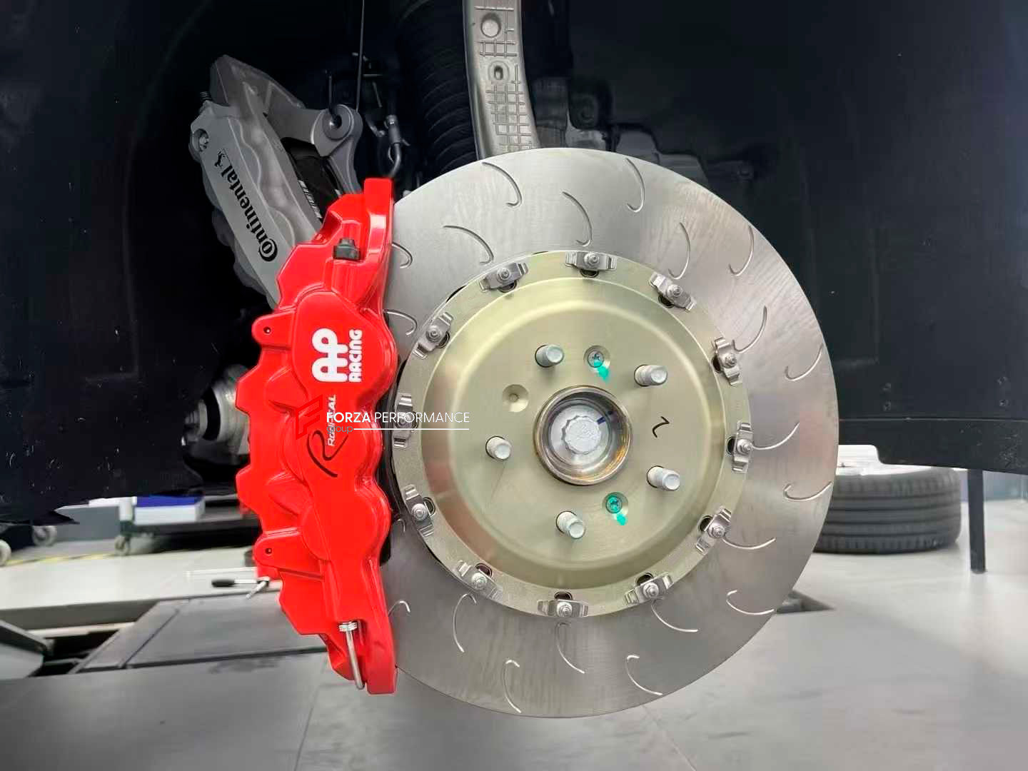 BIG BRAKE KIT BBK for AITO M9 2023+

Forza Performance Group offers various types of big brake kits, all types of aftermarket brake calipers, as well as genuine original brands of all types, such as AP Racing, Brembo, Akebono, AMG, M Performance, Audi, Porsche, Lamborghini, Toyota TRD, etc.

Current set includes:

2x Authentic AP Racing CP8520 6 Pot Front Brake Calipers
2x Authentic AP Racing CP8560 4 pot Rear Brake Calipers

2x Electric Parking Brake
2x Front Brake Discs 410 mm

2x Rear Brake Discs 380 mm

