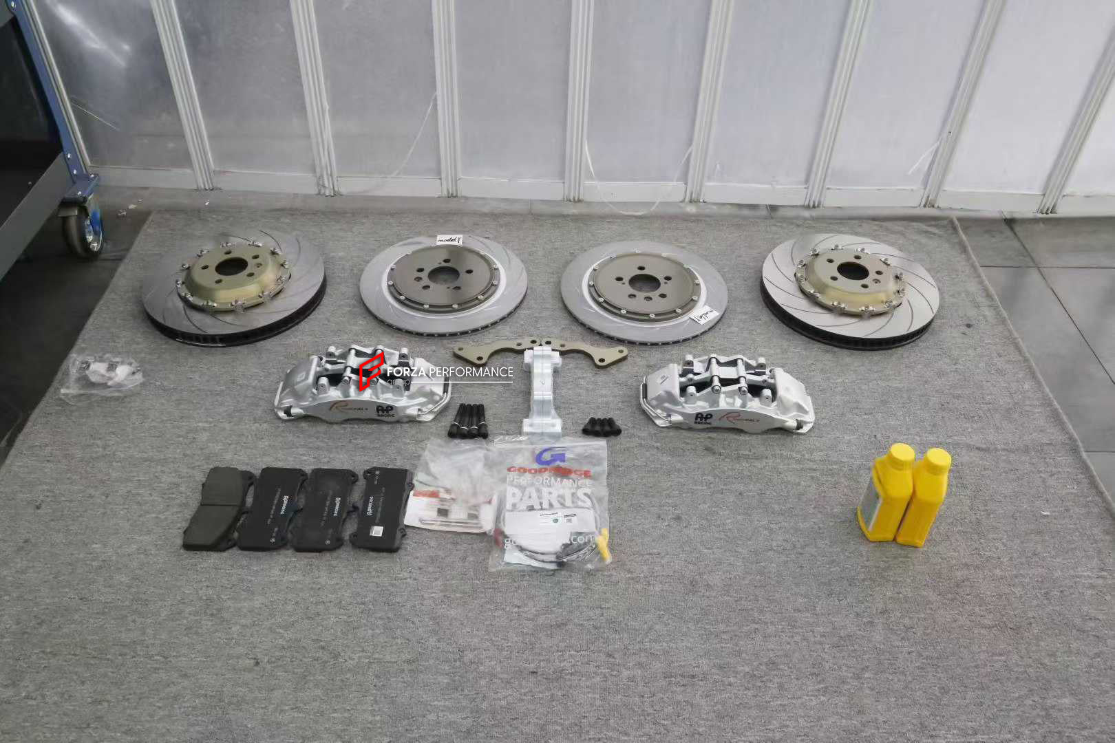 BIG BRAKE KIT BBK for TESLA MODEL Y JUNIPER 2025+

Forza Performance Group offers various types of big brake kits, all types of aftermarket brake calipers, as well as genuine original brands of all types, such as AP Racing, Brembo, Akebono, AMG, M Performance, Audi, Porsche, Lamborghini, Toyota TRD, etc.

Current set includes:

2x Authentic AP Racing CP9560 6 Pot Front Brake Calipers

2x Front Brake Discs 390 mm

2x Rear Brake Discs 370 mm
2x Brake Caliper Adapters
2x Brake Pads


PLEASE INCLUDE YOUR VIN, M