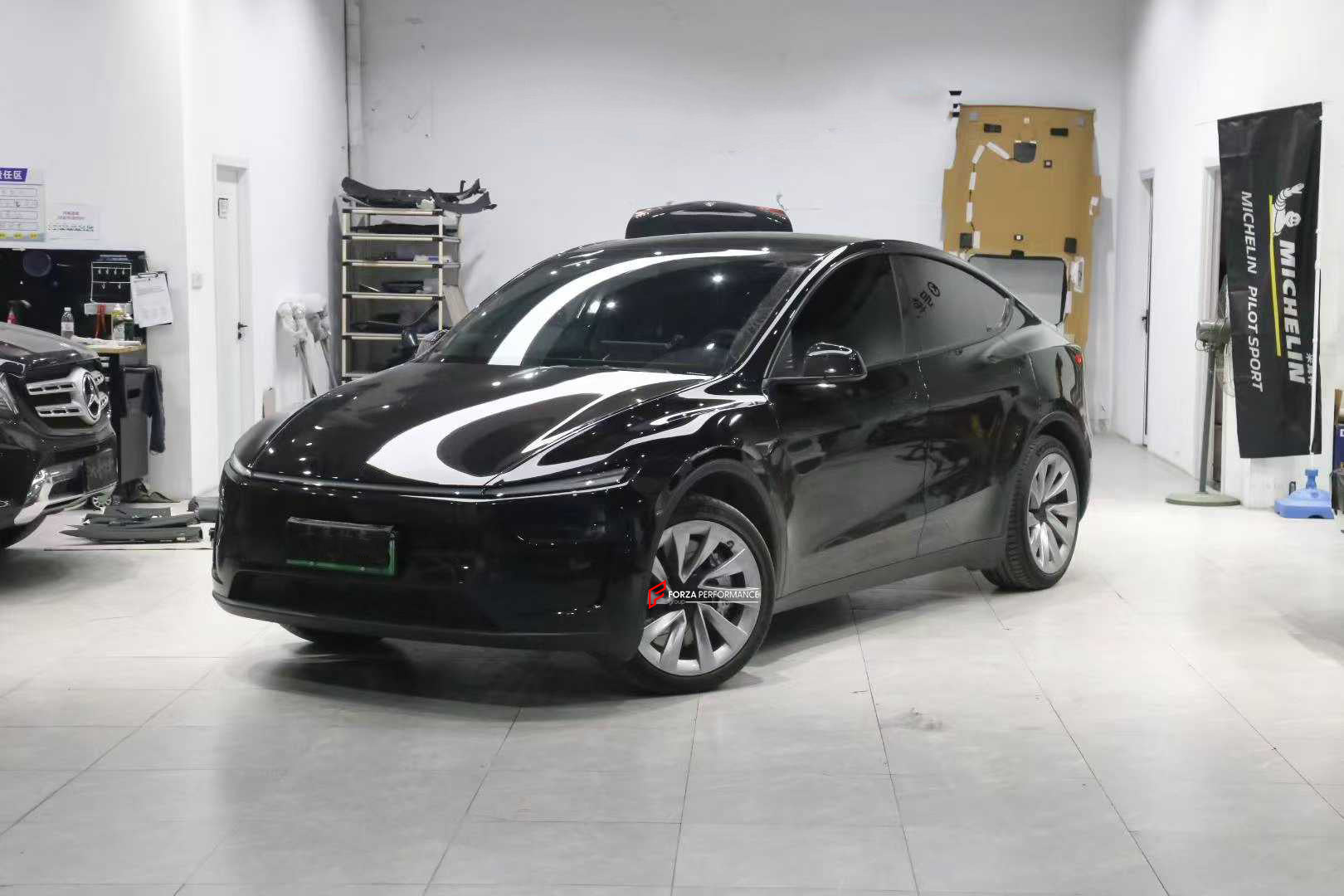 BIG BRAKE KIT BBK for TESLA MODEL Y JUNIPER 2025+

Forza Performance Group offers various types of big brake kits, all types of aftermarket brake calipers, as well as genuine original brands of all types, such as AP Racing, Brembo, Akebono, AMG, M Performance, Audi, Porsche, Lamborghini, Toyota TRD, etc.

Current set includes:

2x Authentic AP Racing CP9560 6 Pot Front Brake Calipers

2x Front Brake Discs 390 mm

2x Rear Brake Discs 370 mm
2x Brake Caliper Adapters
2x Brake Pads


PLEASE INCLUDE YOUR VIN, M