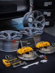 BIG BRAKE KIT BBK for TESLA MODEL Y JUNIPER 2025+

Forza Performance Group offers various types of big brake kits, all types of aftermarket brake calipers, as well as genuine original brands of all types, such as AP Racing, Brembo, Akebono, AMG, M Performance, Audi, Porsche, Lamborghini, Toyota TRD, etc.

Current set includes:

2x Authentic AP Racing CP9561 6 Pot Front Brake Calipers

2x Front Brake Discs 390 mm

2x Brake Caliper Adapters
2x Brake Pads


PLEASE INCLUDE YOUR VIN, MODEL AND YEAR WHEN PURCHASI