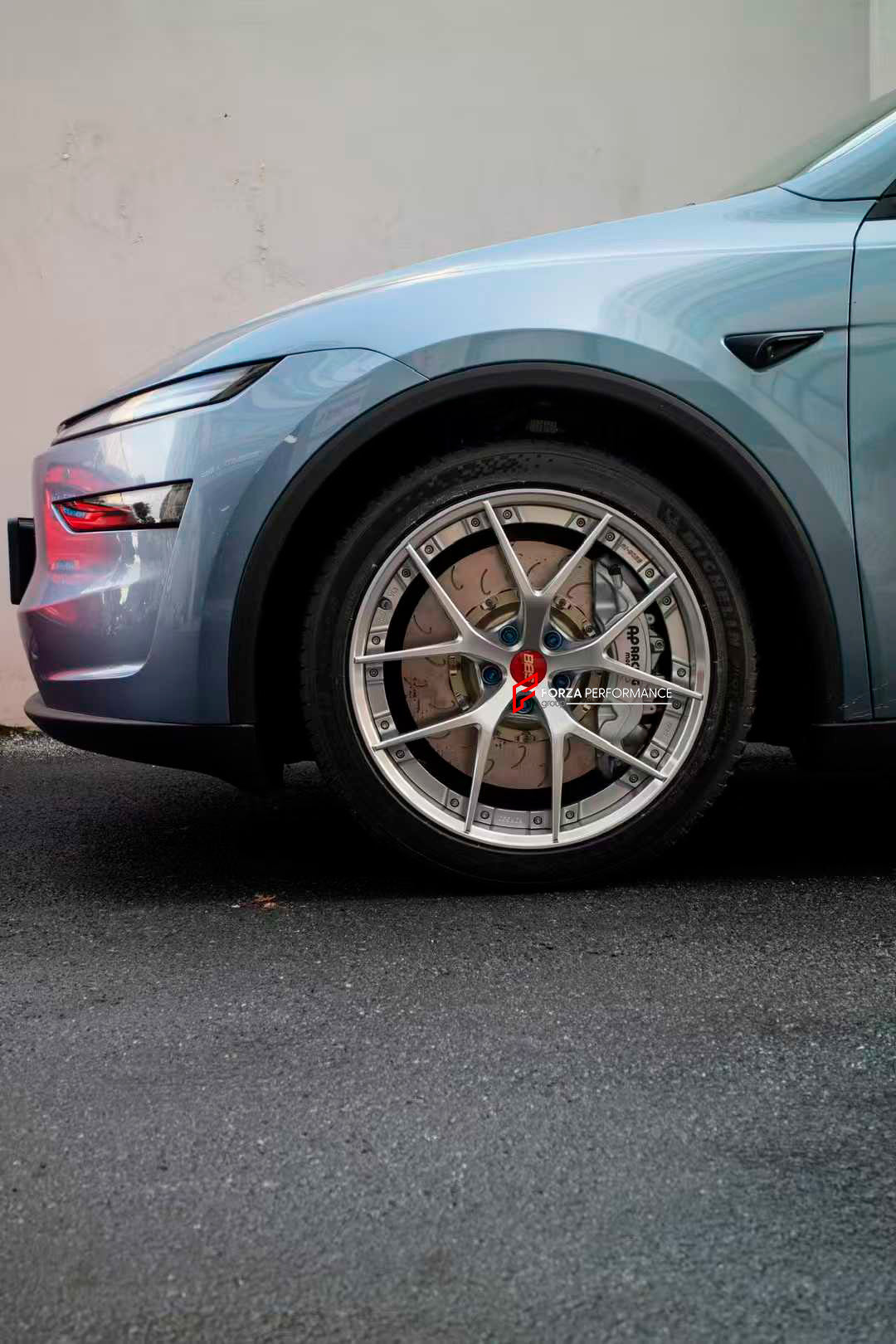 BIG BRAKE KIT BBK for TESLA MODEL Y JUNIPER 2025+

Forza Performance Group offers various types of big brake kits, all types of aftermarket brake calipers, as well as genuine original brands of all types, such as AP Racing, Brembo, Akebono, AMG, M Performance, Audi, Porsche, Lamborghini, Toyota TRD, etc.

Current set includes:

2x Authentic AP Racing CP9571 6 Pot Front Brake Calipers

2x Front Brake Discs 390 mm

2x Brake Caliper Adapters
2x Brake Pads


PLEASE INCLUDE YOUR VIN, MODEL AND YEAR WHEN PURCHASI