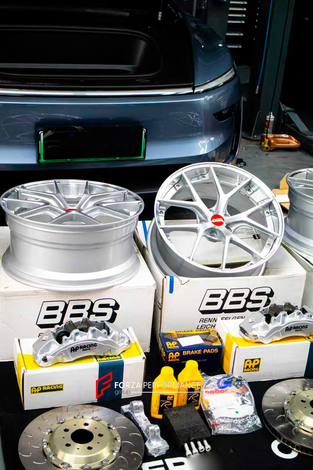 BIG BRAKE KIT BBK for TESLA MODEL Y JUNIPER 2025+

Forza Performance Group offers various types of big brake kits, all types of aftermarket brake calipers, as well as genuine original brands of all types, such as AP Racing, Brembo, Akebono, AMG, M Performance, Audi, Porsche, Lamborghini, Toyota TRD, etc.

Current set includes:

2x Authentic AP Racing CP9571 6 Pot Front Brake Calipers

2x Front Brake Discs 390 mm

2x Brake Caliper Adapters
2x Brake Pads


PLEASE INCLUDE YOUR VIN, MODEL AND YEAR WHEN PURCHASI