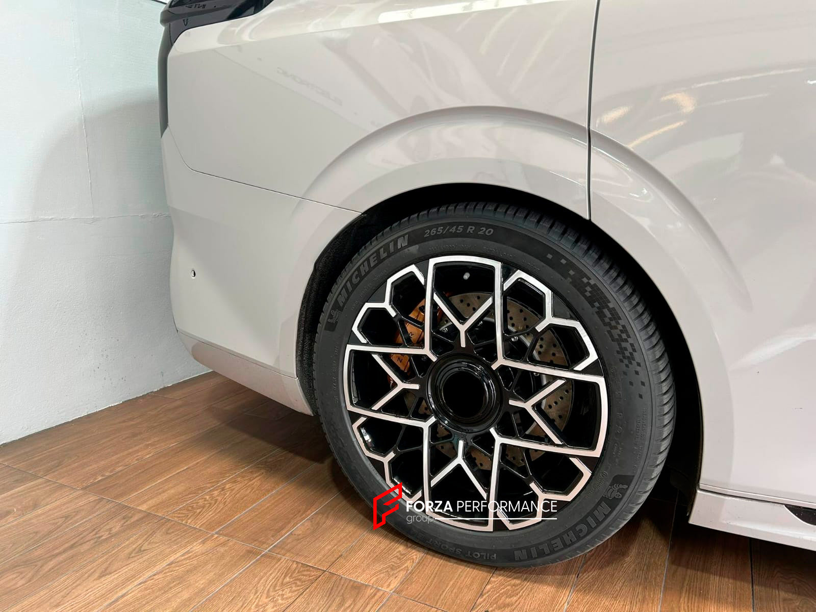 BIG BRAKE KIT BBK for ZEEKR 009 2022+

Forza Performance Group offers various types of big brake kits, all types of aftermarket brake calipers, as well as genuine original brands of all types, such as AP Racing, Brembo, Akebono, AMG, M Performance, Audi, Porsche, Lamborghini, Toyota TRD, etc.

Current set includes:

2x Authentic AP Racing CP9560 6 Pot Front Brake Calipers
2x Authentic AP Racing CP9542 4 pot Rear Brake Calipers

2x Electric Parking Brake
2x Front Brake Discs 390 mm

2x Rear Brake Discs 380 m