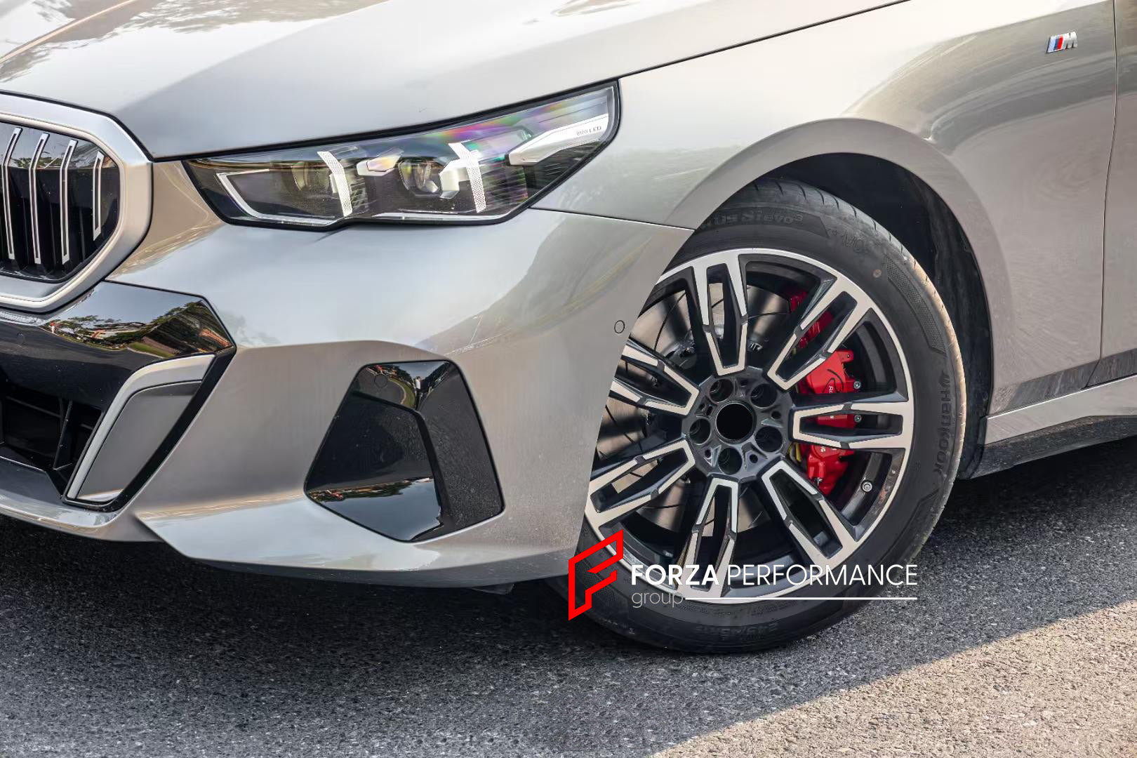BIG BRAKE KIT for BMW 5 SERIES G60 G61 2023+

Forza Performance Group offers various types of big brake kits, all types of aftermarket brake calipers, as well as genuine original brands of all types, such as AP Racing, Brembo, Akebono, AMG, M Performance, Audi, Porsche, Lamborghini, Toyota TRD, etc.

Current set includes:

2x Authentic AP Racing CP9561 Front Brake Calipers

2x Front Brake Discs 380 mm

2x Brake Caliper Adapters
2x Brake Pads

PLEASE INCLUDE YOUR VIN, MODEL AND YEAR WHEN PURCHASING.