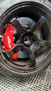 BIG BRAKE KIT for BMW M2 G87 FACELIFT 2024+

Forza Performance Group offers various types of big brake kits, all types of aftermarket brake calipers, as well as genuine original brands of all types, such as AP Racing, Brembo, Akebono, AMG, M Performance, Audi, Porsche, Lamborghini, Toyota TRD, etc.

Current set includes:

2x Authentic AP Racing CP9570 6 pot Front Brake Calipers
2x Authentic AP Racing CP9582 4 pot Rear Brake Calipers with EPB

2x Front Brake Discs 390 mm

2x Rear Brake Discs 380 mm

4x Brake