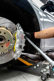 BIG BRAKE KIT for LOTUS EMIRA 2022+

Forza Performance Group offers various types of big brake kits, all types of aftermarket brake calipers, as well as genuine original brands of all types, such as AP Racing, Brembo, Akebono, AMG, M Performance, Audi, Porsche, Lamborghini, Toyota TRD, etc.

Current set includes:

2x Authentic AP Racing AP9561 Front Brake Calipers

2x Front Brake Discs 380 mm

2x Brake Caliper Adapters
2x Brake Pads