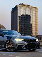 Body Kit for BMW 3 SERIES VII G20 G28 LCI 2023+
Set includes:

Front Lip
Front Bumper
Mirror Housing
Roof Spoiler
Spoiler
Material: Plastic (PP)

NOTE: Professional installation is required.