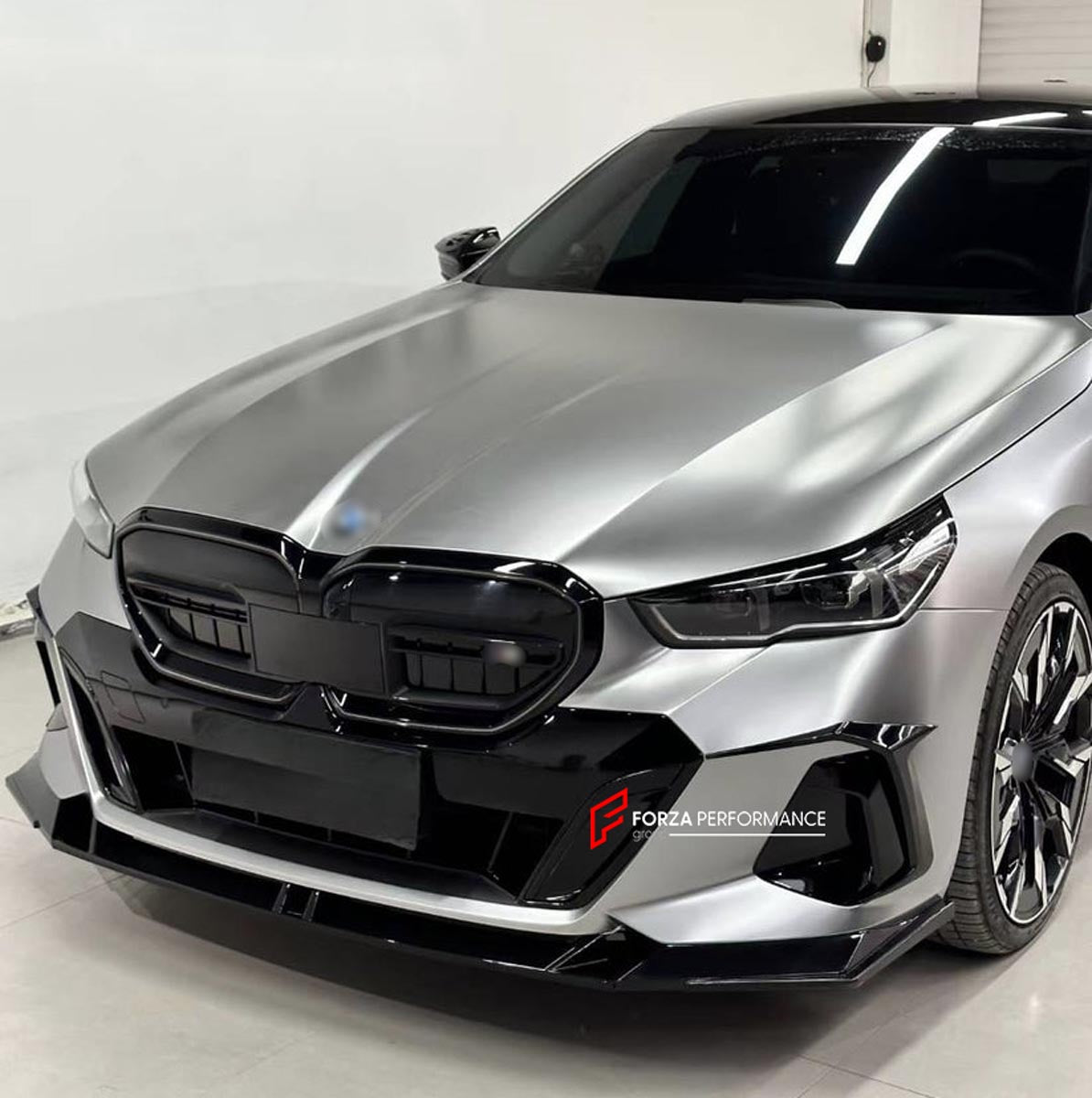 BODY KIT for BMW 5 SERIES SWB G60 2024+ FORZA PERFORMANCE Custom fit Dry Carbon VTEN Design Style
Set includes:

Front Lip
One Piece Front Lip
Front Bumper Canards
Side Skirts
Rear Diffuser
Rear Spoiler
Roof Spoiler
Carbon Fiber Exhaust Tips (530i)
Carbon Fiber Exhaust Tips (525i)
Material: Plastic

NOTE: Professional installation is required.