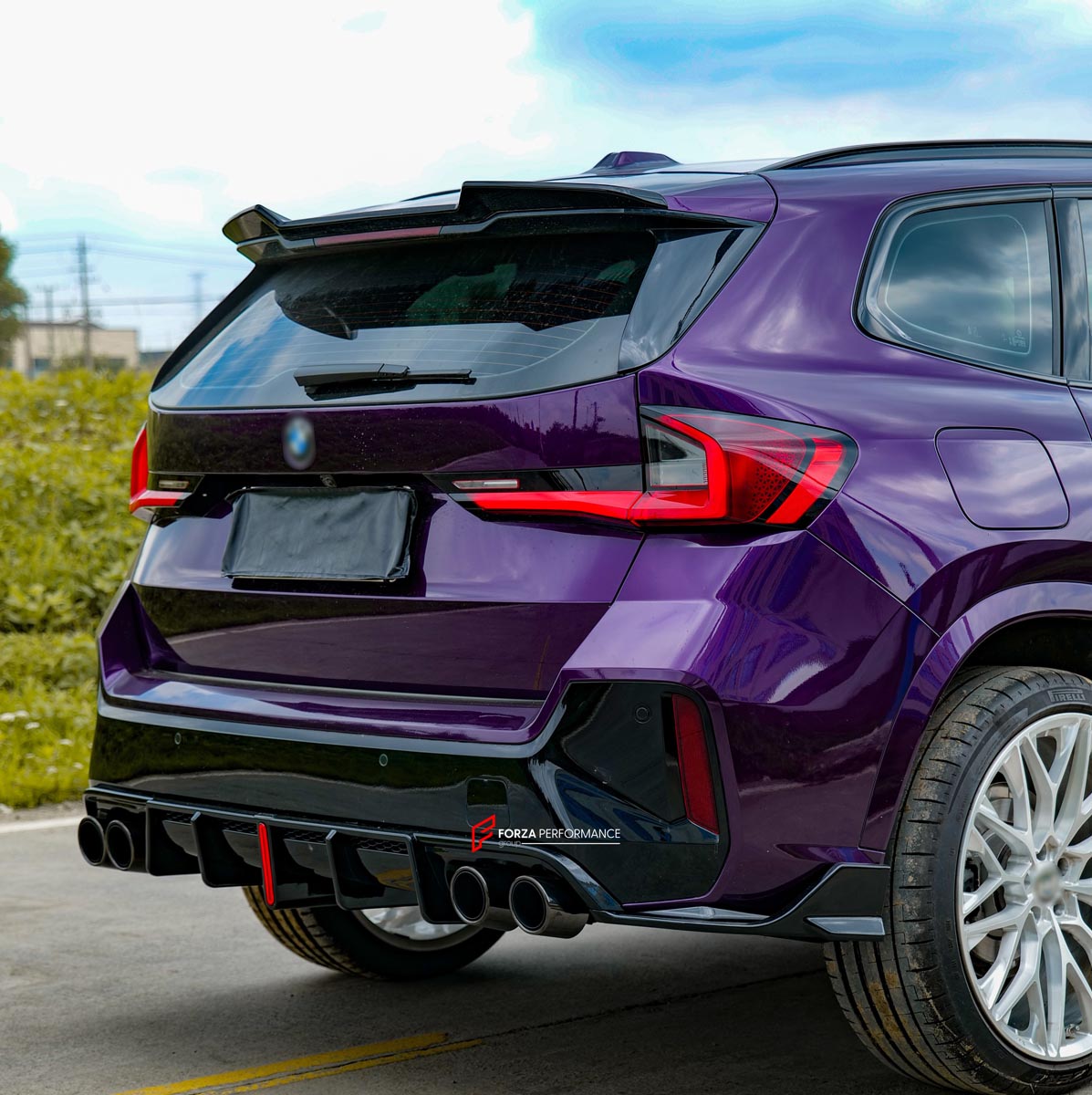 BODY KIT for BMW X1 U11 2022+ FORZA PERFORMANCE Custom fit Dry Carbon VTEN Design Style
Set includes:

Front Lip
Side Corners
Rear Diffuser
Rear Lip
Rear Corners
Roof Spoiler
Exhaust Tips
Material: Plastic

NOTE: Professional installation is required.