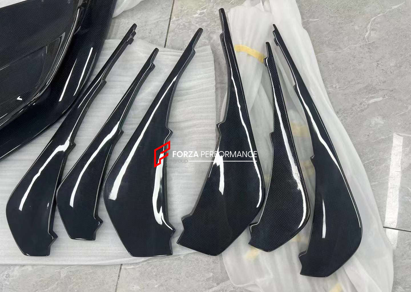 BODY KIT for FERRARI 458 ITALIA 2009 - 2015  Set includes: Front Lip Side Skirts Rear Diffuser