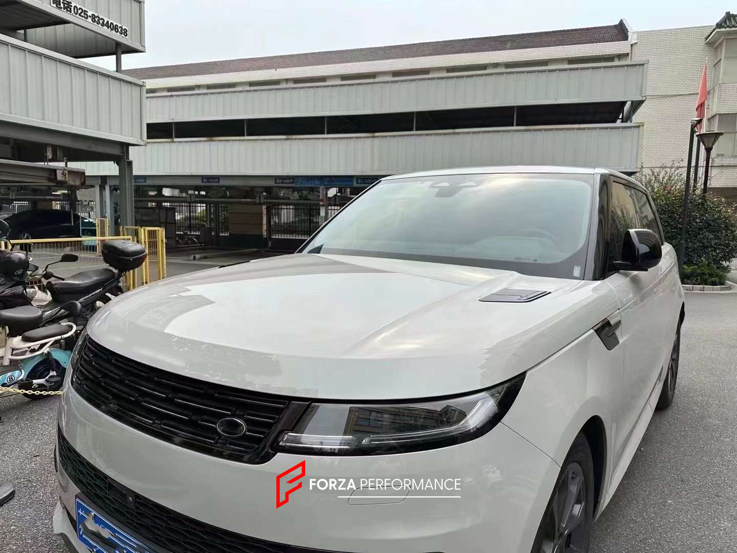GRILLE AND AIR VENTS for LAND ROVER RANGE ROVER SPORT L461 2023+  Set includes:  Front Grille Front Bumper Air Vents Hood Air Vents Side Fenders Air Vents Material: ABS Plastic