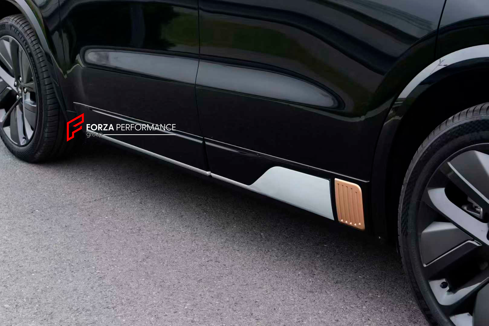 BODY KIT for LIXIANG L9

Set includes:

Front Bumper Assembly
Side Skirts
Rear Bumper Assembly

Material: Plastic

Note: Professional installation is required.