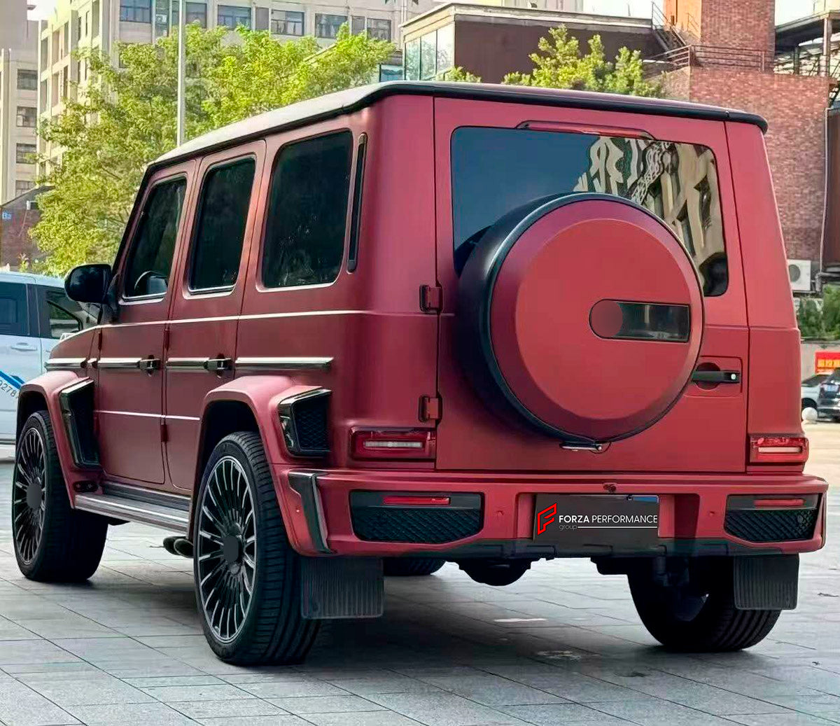 BODY KIT for Mercedes Benz G Class W465 G63 G500 2024+
Set includes:

Front Lip
Front Bumper Assembly
Front Grille
License Plate
Hood Bonnet
Front Fenders
Side Mirror Covers
Roof Light Bar
Rear Fenders
Roof Spoiler
Rear Diffuser
Rear Bumper Assembly
Material: Plastic

NOTE: Professional installation is required.