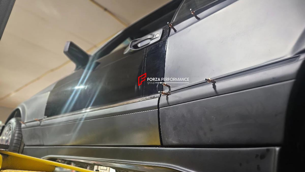 BODY KIT for Mercedes Benz S CLASS 560SEC W126 1981 - 1991
Set includes:

Front Bumper
Front Fenders
Side Skirts
Side Moldings
Rear Fenders
Rear Bumper
Material: Plastic

NOTE: Professional installation is required.