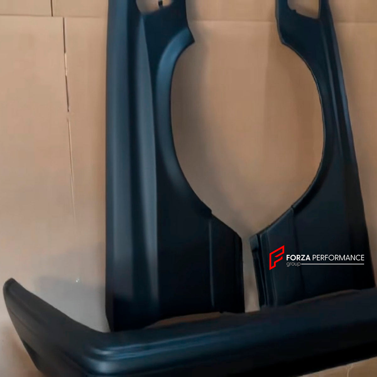 BODY KIT for Mercedes Benz S CLASS W126 1981 - 1991
Set includes:

Front Bumper
Front Fenders
Side Skirts
Side Moldings
Rear Fenders
Rear Bumper
Material: Plastic

NOTE: Professional installation is required.