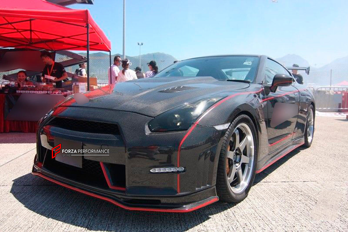 CARBON BODY KIT for Nissan R35 GT-R
Set includes:

Front Bumper
Front Splitter
Front Fender
Side Skirt
Rear Bumper
Rear Diffuser
High Stand Rear Wing Spoiler
Material: Carbon

NOTE: Professional installation is required.