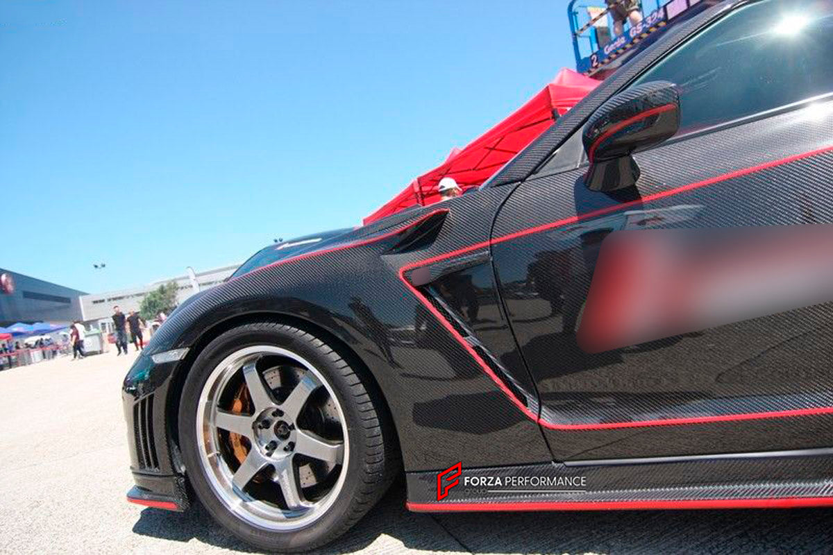 CARBON BODY KIT for Nissan R35 GT-R
Set includes:

Front Bumper
Front Splitter
Front Fender
Side Skirt
Rear Bumper
Rear Diffuser
High Stand Rear Wing Spoiler
Material: Carbon

NOTE: Professional installation is required.