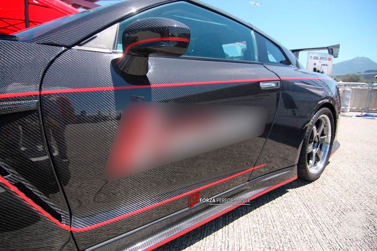 CARBON BODY KIT for Nissan R35 GT-R
Set includes:

Front Bumper
Front Splitter
Front Fender
Side Skirt
Rear Bumper
Rear Diffuser
High Stand Rear Wing Spoiler
Material: Carbon

NOTE: Professional installation is required.