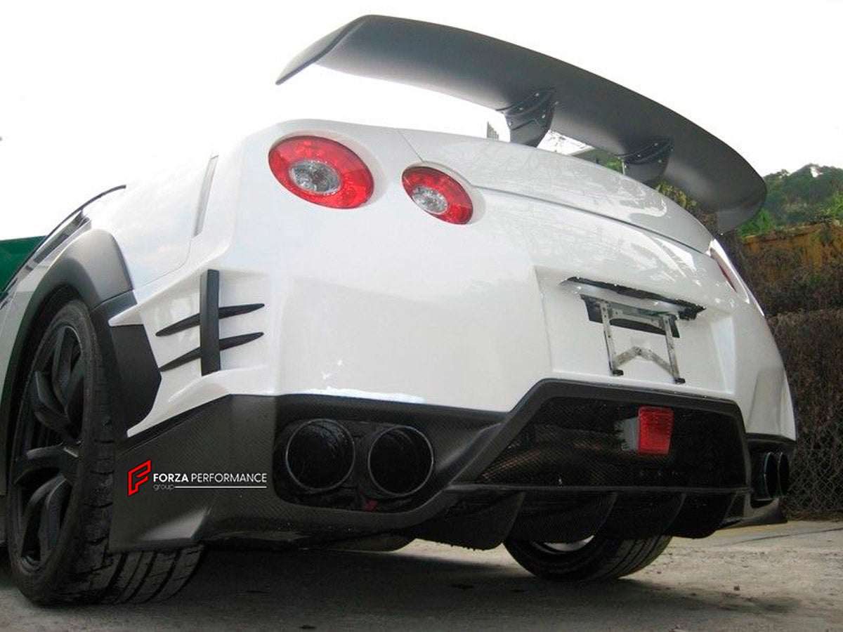 BODY KIT for Nissan R35 GT-R
Set includes:

Front Bumper
Front Spoiler Lip
Side Skirt
Rear Fender Flare
Rear Bumper With Diffuser
Material: Fiberglass

NOTE: Professional installation is required.