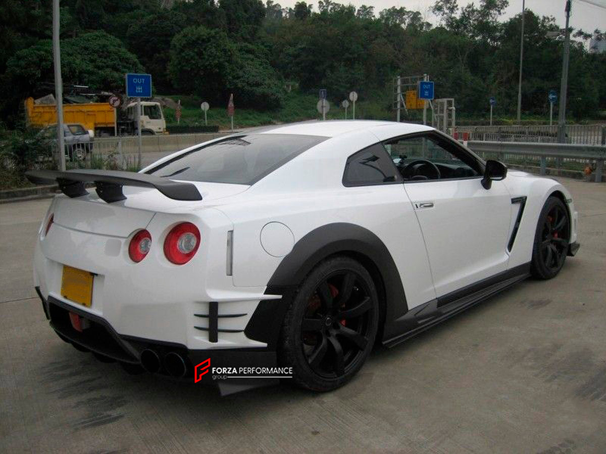 BODY KIT for Nissan R35 GT-R
Set includes:

Front Bumper
Front Spoiler Lip
Side Skirt
Rear Fender Flare
Rear Bumper With Diffuser
Material: Fiberglass

NOTE: Professional installation is required.