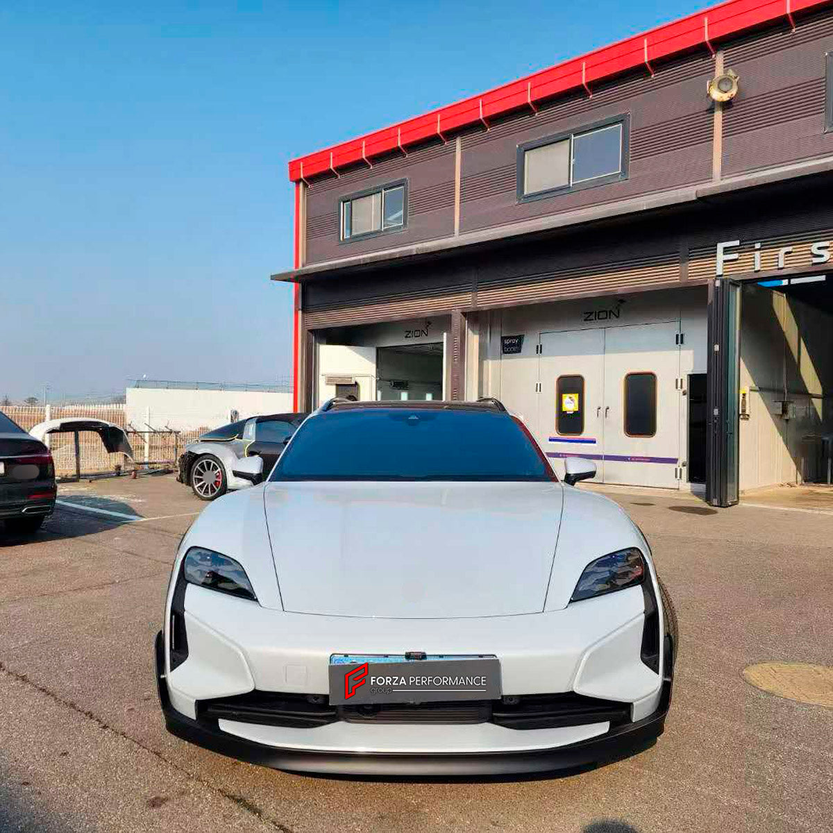 BODY KIT for Porsche Taycan Turbo GT 2024+
Set includes:

Front Bumper Assembly
Front Lip
Roof Spoiler
Rear Bumper Assembly
Rear Diffuser
Material: Plastic

NOTE: Professional installation is required.