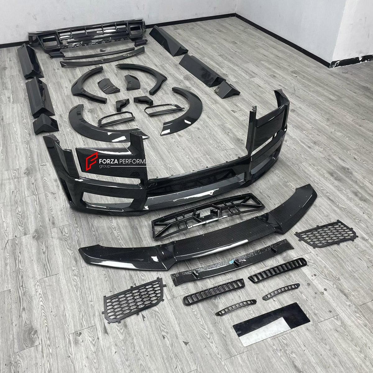 BODY KIT for ROLLS-ROYCE CULLINAN SERIES I 2018 - 2024 FORZA PERFORMANCE custom fit 1016 Industries Style

Set includes:
Front Lip
Front Bumper Assembly
Front Grille
Fender Flares
Side Skirts
Ducktail Spoiler
Rear Diffuser

Material: Plastic

NOTE: Professional installation is required.