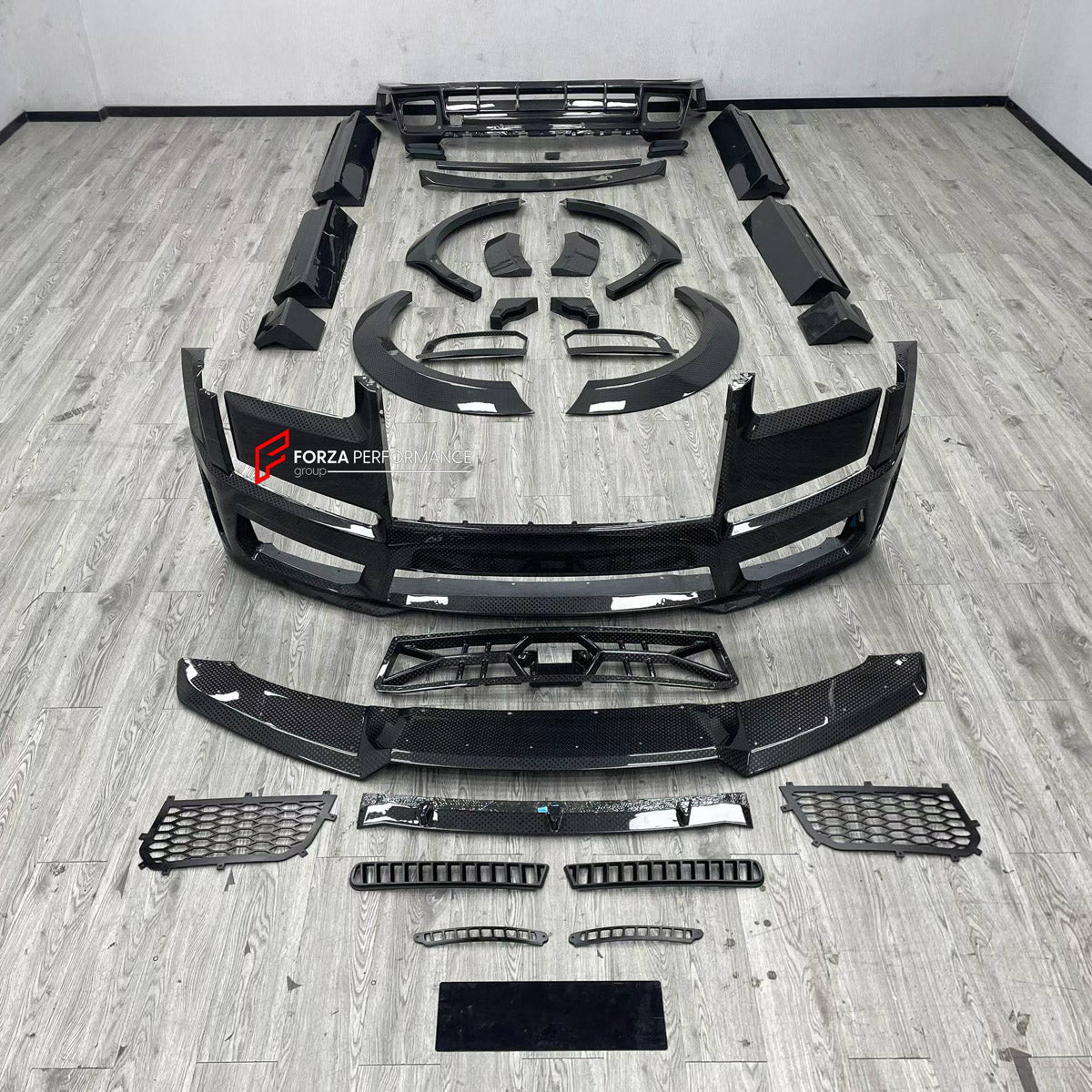 BODY KIT for ROLLS-ROYCE CULLINAN SERIES I 2018 - 2024 FORZA PERFORMANCE custom fit 1016 Industries Style

Set includes:
Front Lip
Front Bumper Assembly
Front Grille
Fender Flares
Side Skirts
Ducktail Spoiler
Rear Diffuser

Material: Plastic

NOTE: Professional installation is required.