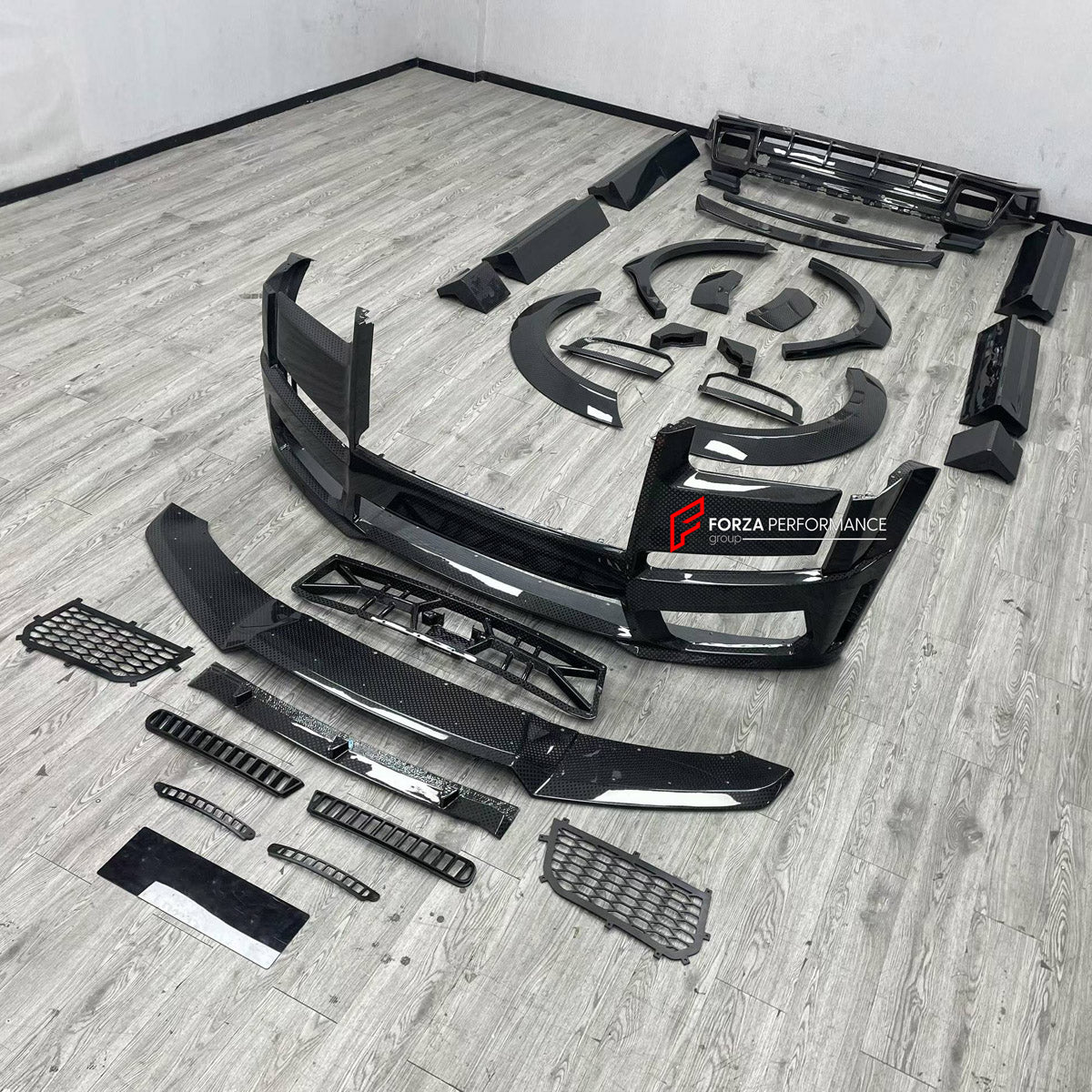 BODY KIT for ROLLS-ROYCE CULLINAN SERIES I 2018 - 2024 FORZA PERFORMANCE custom fit 1016 Industries Style

Set includes:
Front Lip
Front Bumper Assembly
Front Grille
Fender Flares
Side Skirts
Ducktail Spoiler
Rear Diffuser

Material: Plastic

NOTE: Professional installation is required.