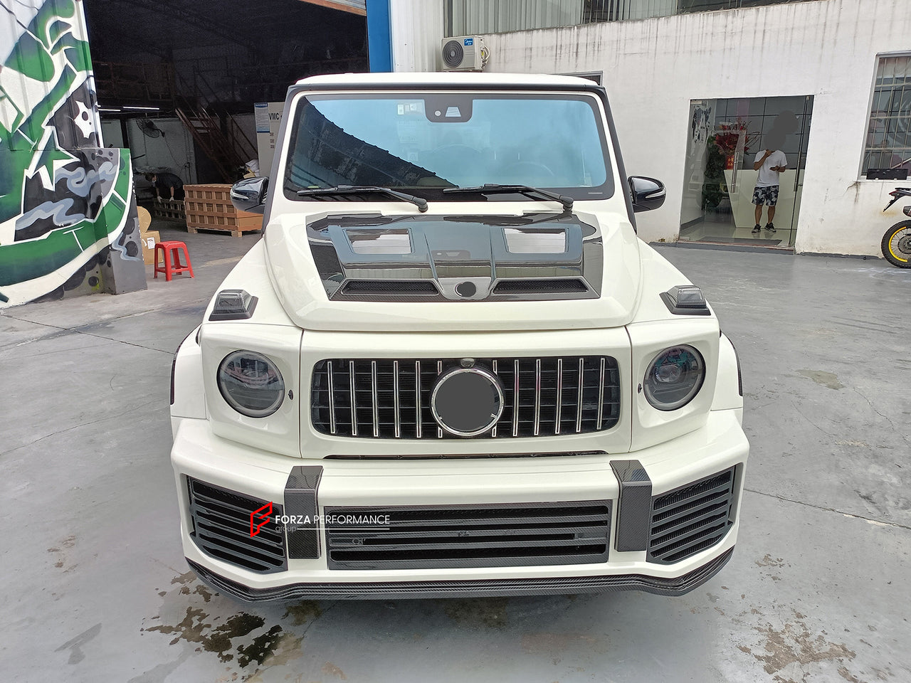 BODY KIT for URBAN AUTOMOTIVE STYLE MERCEDES BENZ G-CLASS W463A W464 G63 G550 2018+


Set includes:
Front Bumper
Hood / Bonnet
Front Fender Flares
Rear Bumper
Rear Fender Flares
Spare Tire Cover