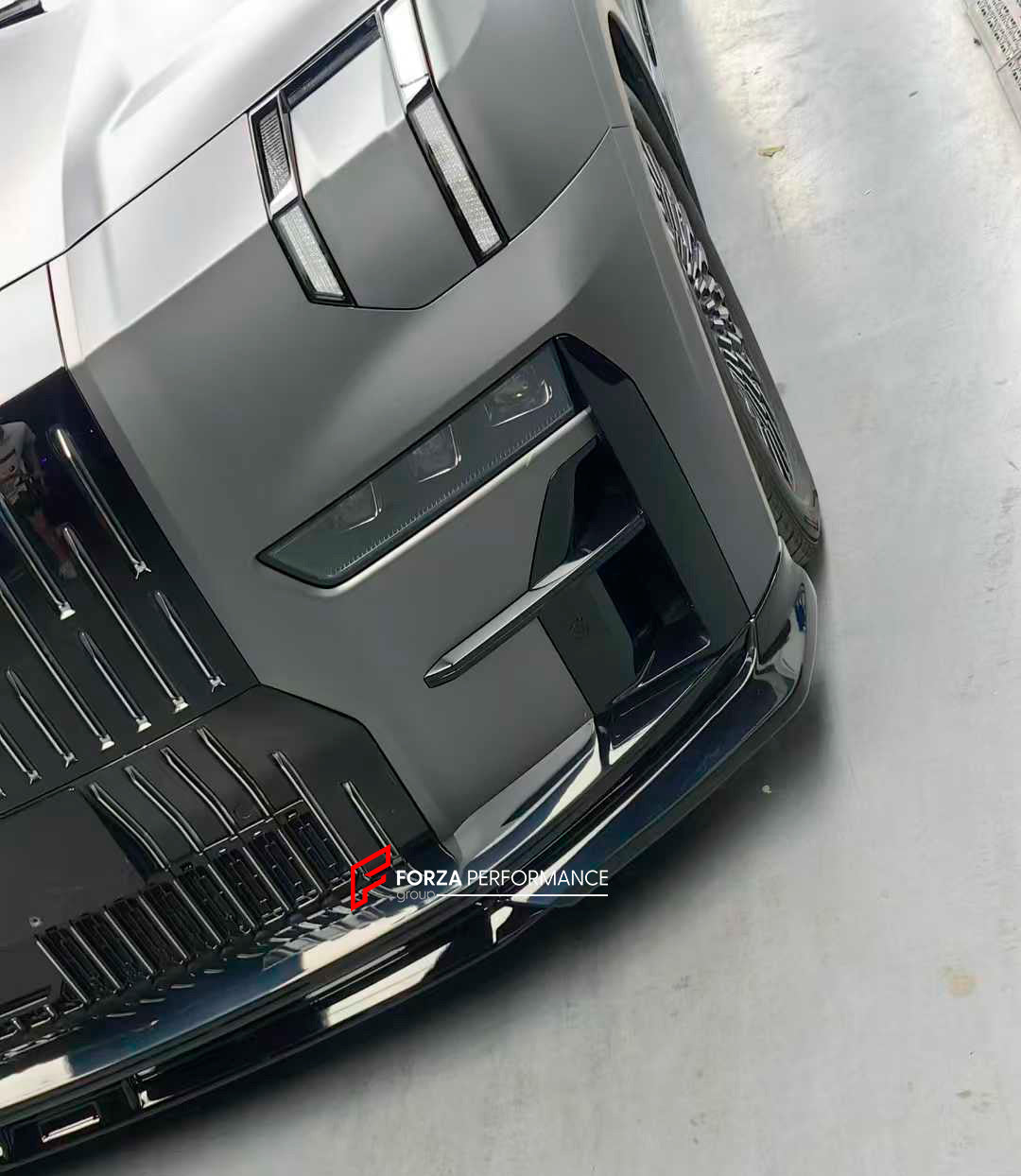 BODY KIT FOR ZEEKR 009 2022+

Set includes:
Front Lip

Side Skirt
Roof Spoiler
Rear Diffuser

Material: Plastic

NOTE: Professional installation is required