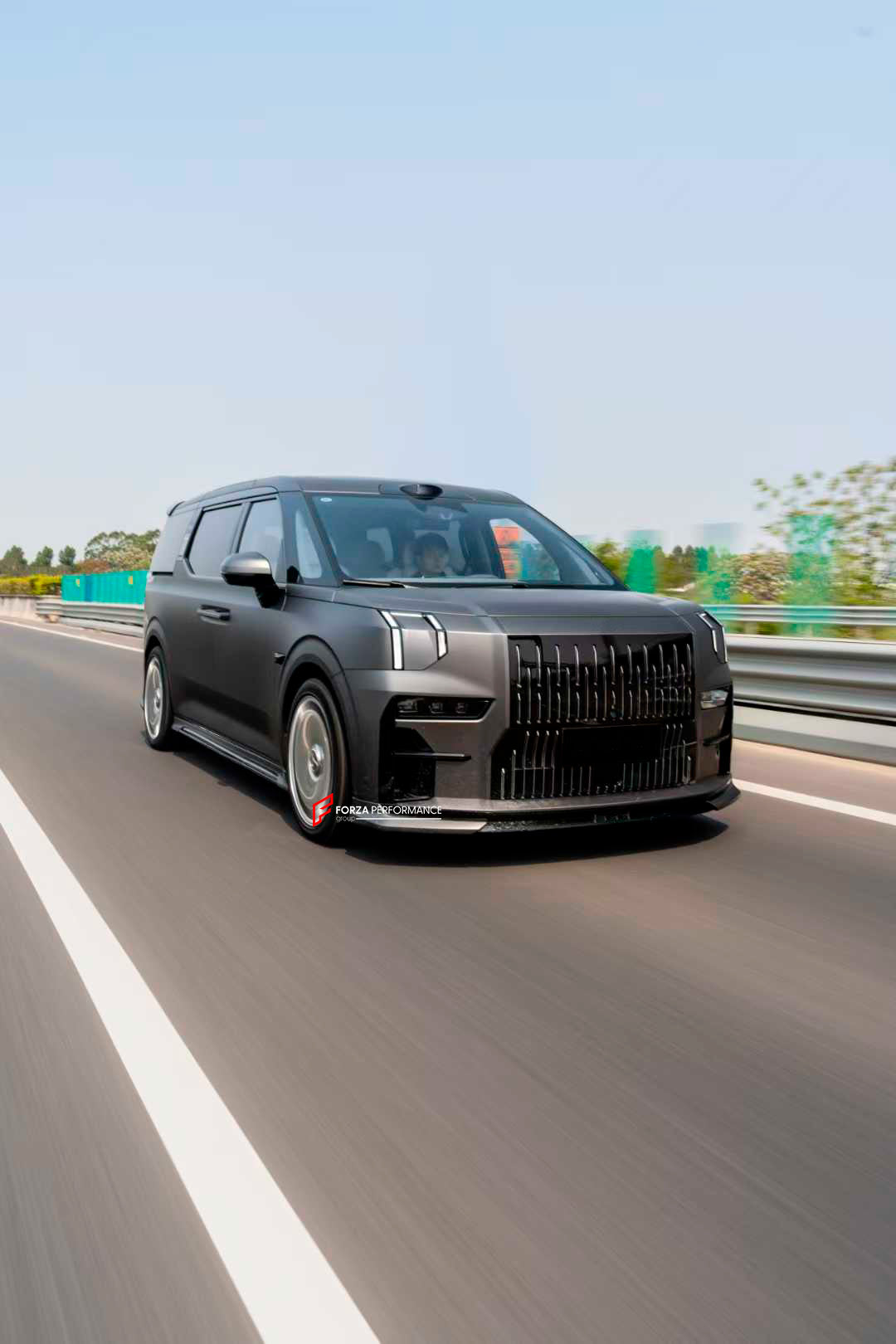 BODY KIT FOR ZEEKR 009 2022+

Set includes:
Front Lip

Side Skirt
Roof Spoiler
Rear Diffuser

Material: Plastic

NOTE: Professional installation is required