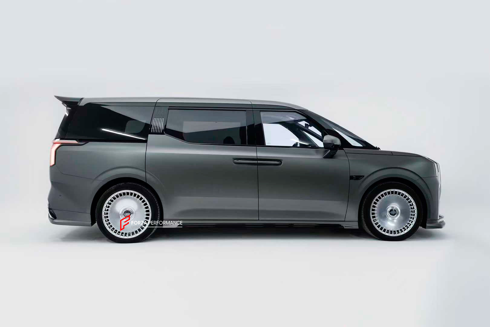BODY KIT FOR ZEEKR 009 2022+

Set includes:
Front Lip

Side Skirt
Roof Spoiler
Rear Diffuser

Material: Plastic

NOTE: Professional installation is required