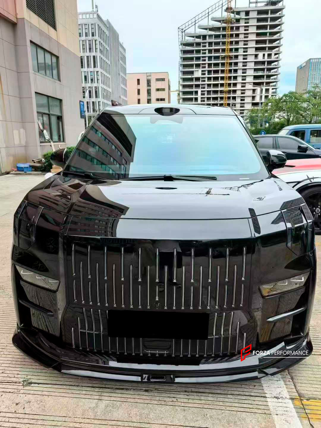 BODY KIT FOR ZEEKR 009 2022+

Set includes:
Front Lip

Side Skirt
Roof Spoiler
Rear Diffuser

Material: Plastic

NOTE: Professional installation is required