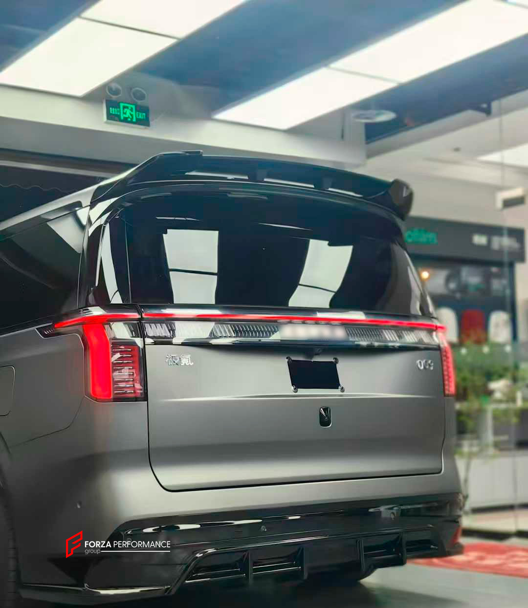 BODY KIT FOR ZEEKR 009 2022+

Set includes:
Front Lip

Side Skirt
Roof Spoiler
Rear Diffuser

Material: Plastic

NOTE: Professional installation is required