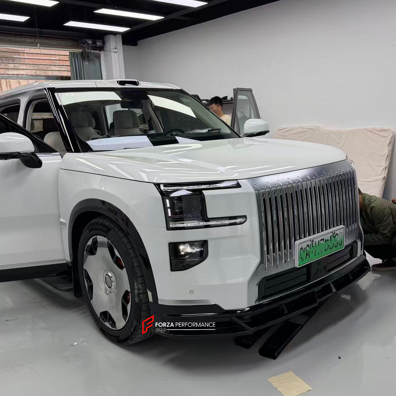 BODY KIT for ZEEKR 9X 2025+

Set includes:
Front Lip

Side Skirts
Rear Diffuser


Material: Plastic

NOTE: Professional installation is required.