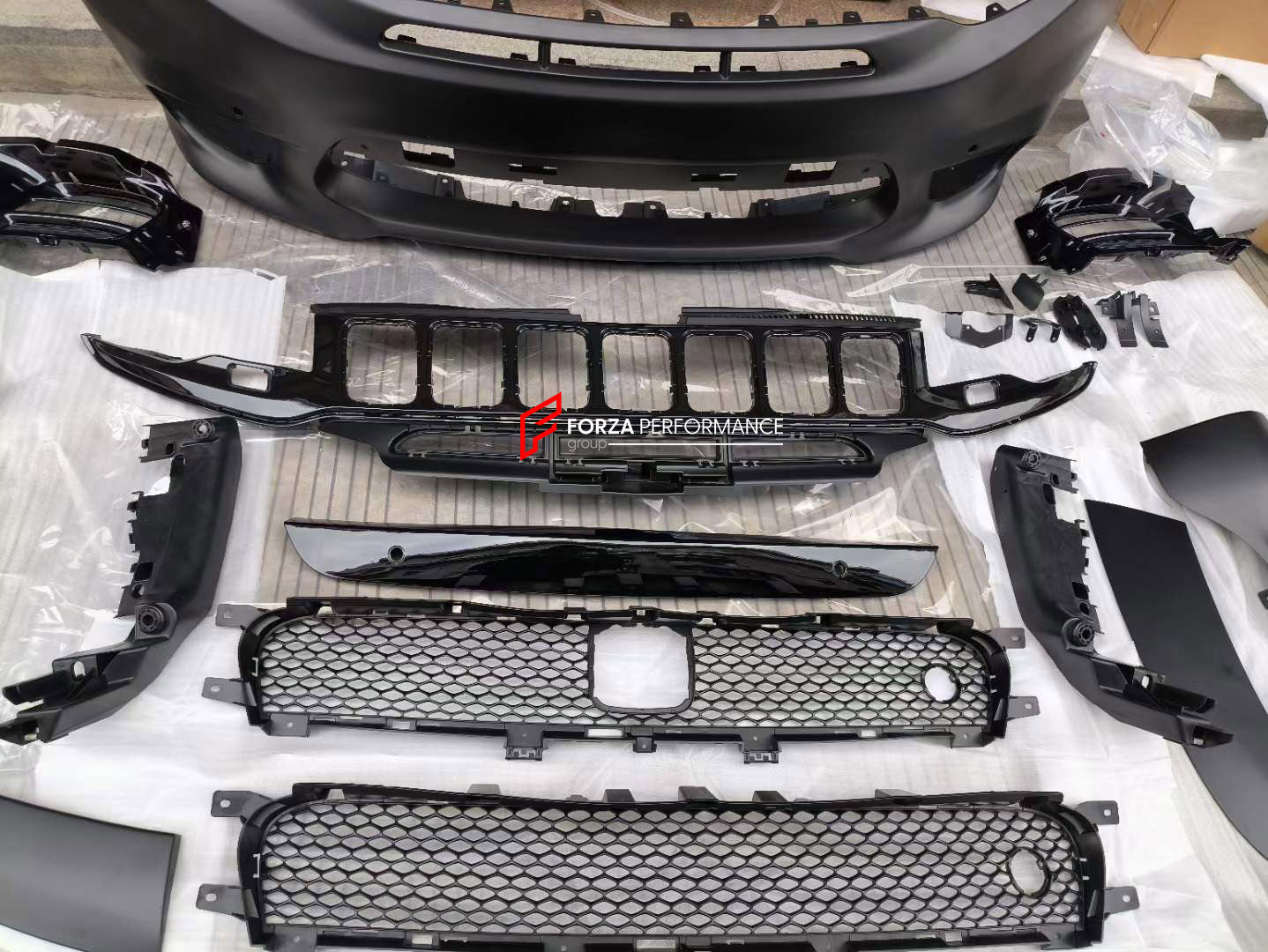 SRT STYLE BODY KIT FOR JEEP GRAND CHEROKEE 2014-2020