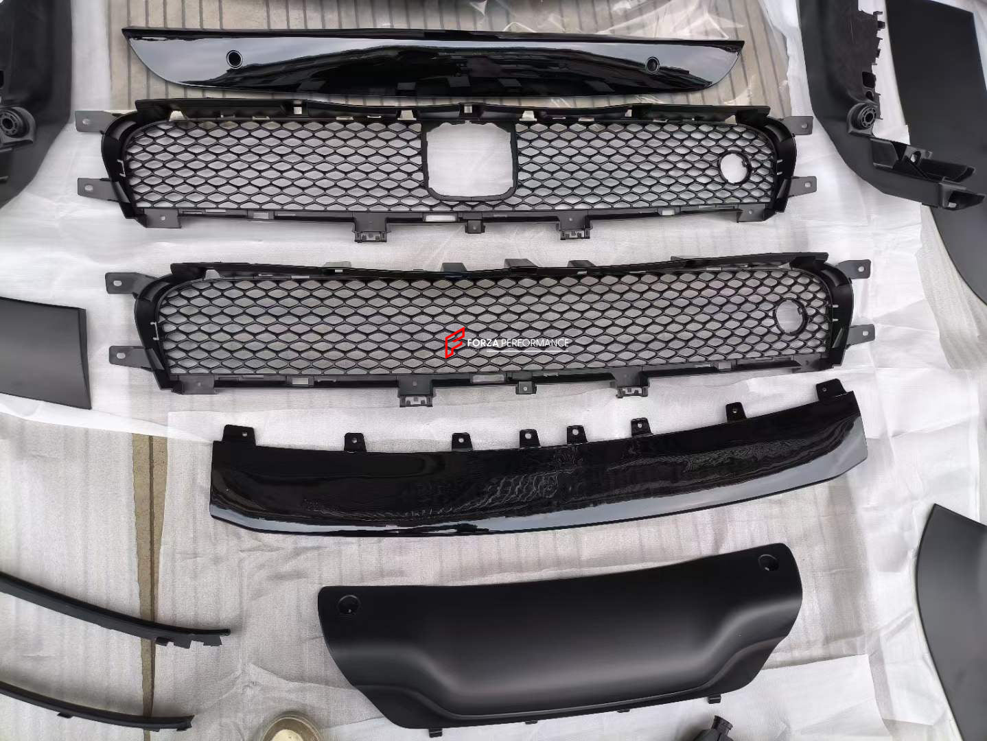 SRT STYLE BODY KIT FOR JEEP GRAND CHEROKEE 2014-2020