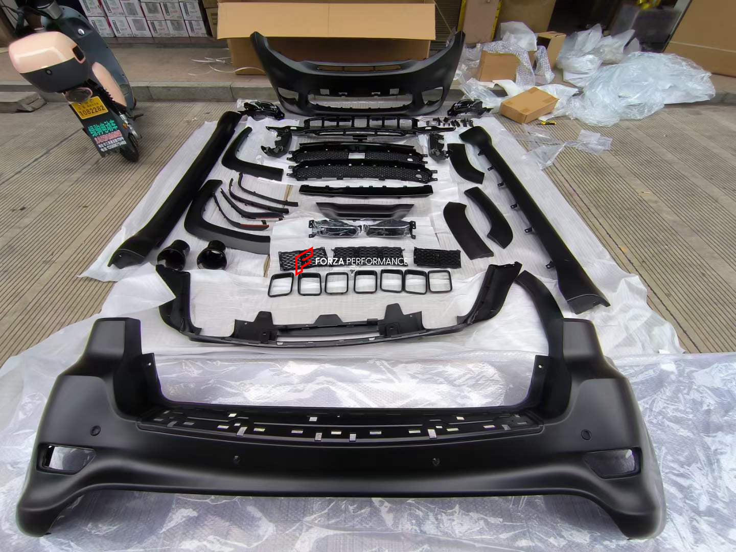 SRT STYLE BODY KIT FOR JEEP GRAND CHEROKEE 2014-2020